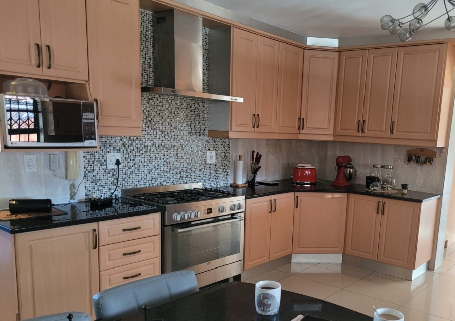 5 Bedroom Property for Sale in Goodwood Park Western Cape